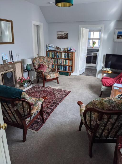 Applegrove, Perfect 2 Bed Bungalow, *